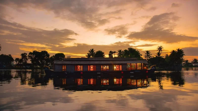 2 bed premium houseboat at night