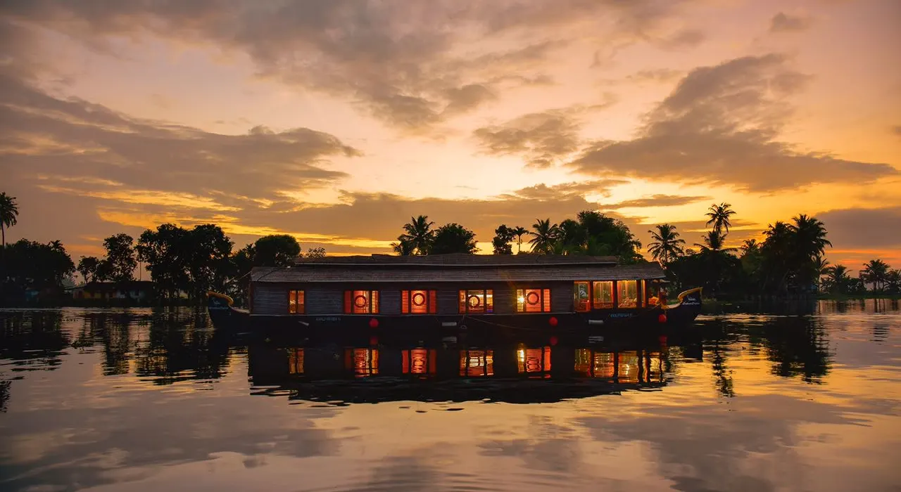 family tour houseboat