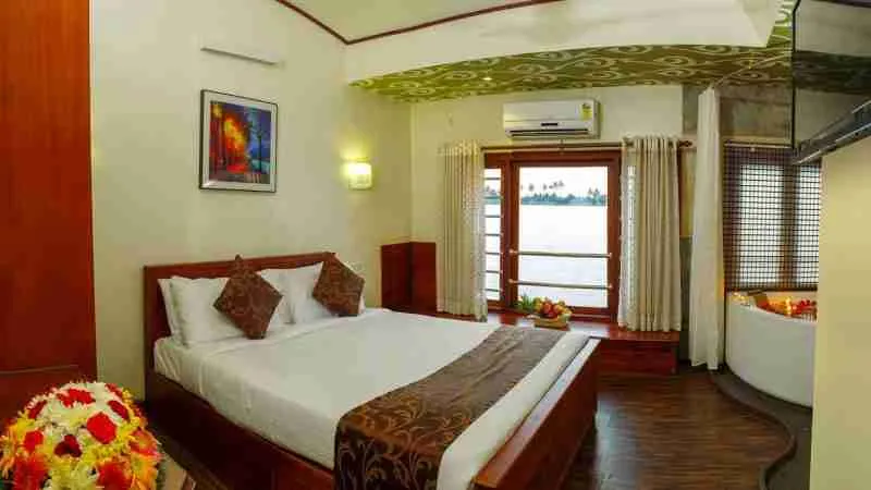 2 bed premium houseboat bedroom
