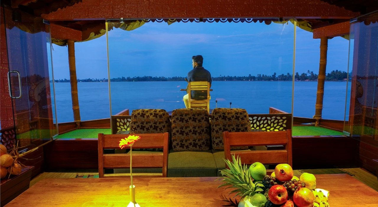 Kerala houseboat family tour driver
