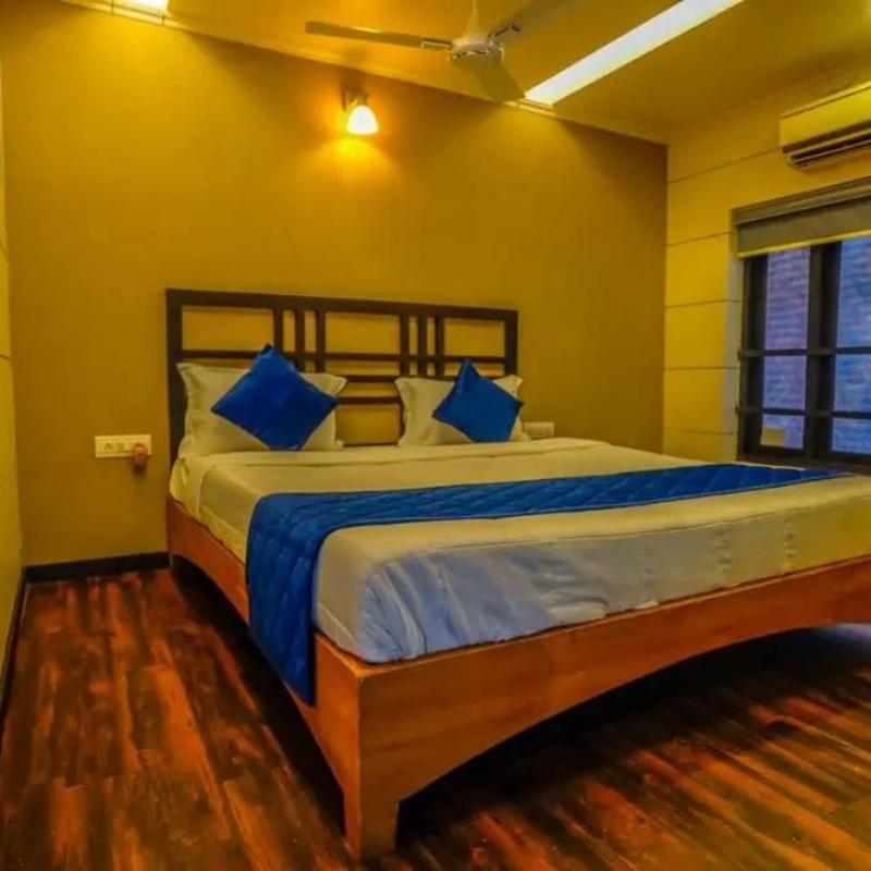 Kerala one bedroom deluxe Houseboat