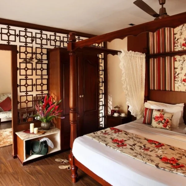 Kerala one bedroom luxury Houseboat