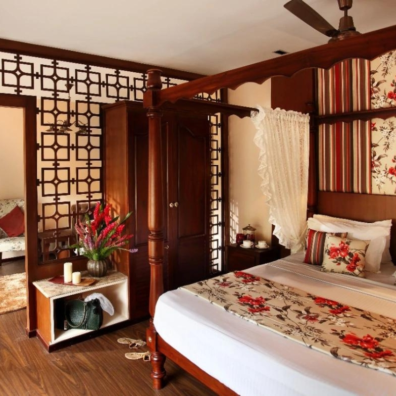 Kerala one bedroom luxury Houseboat