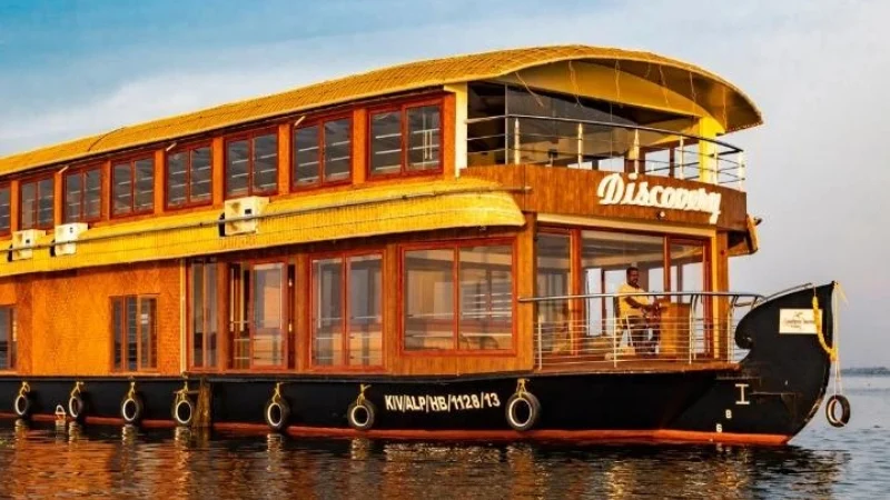 Luxury Houseboat