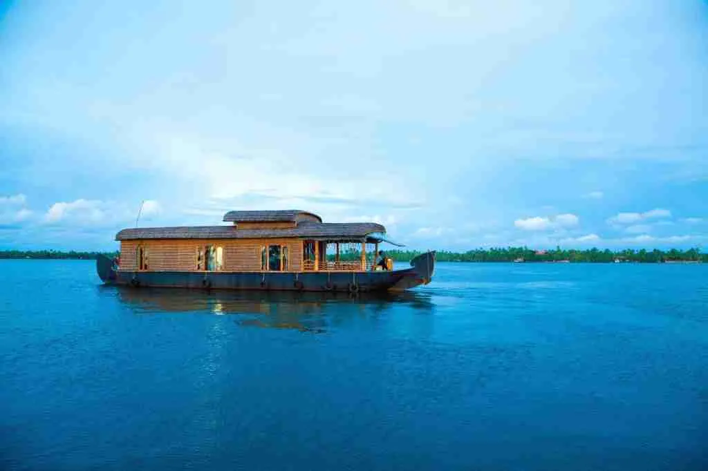 one bedroom deluxe houseboat