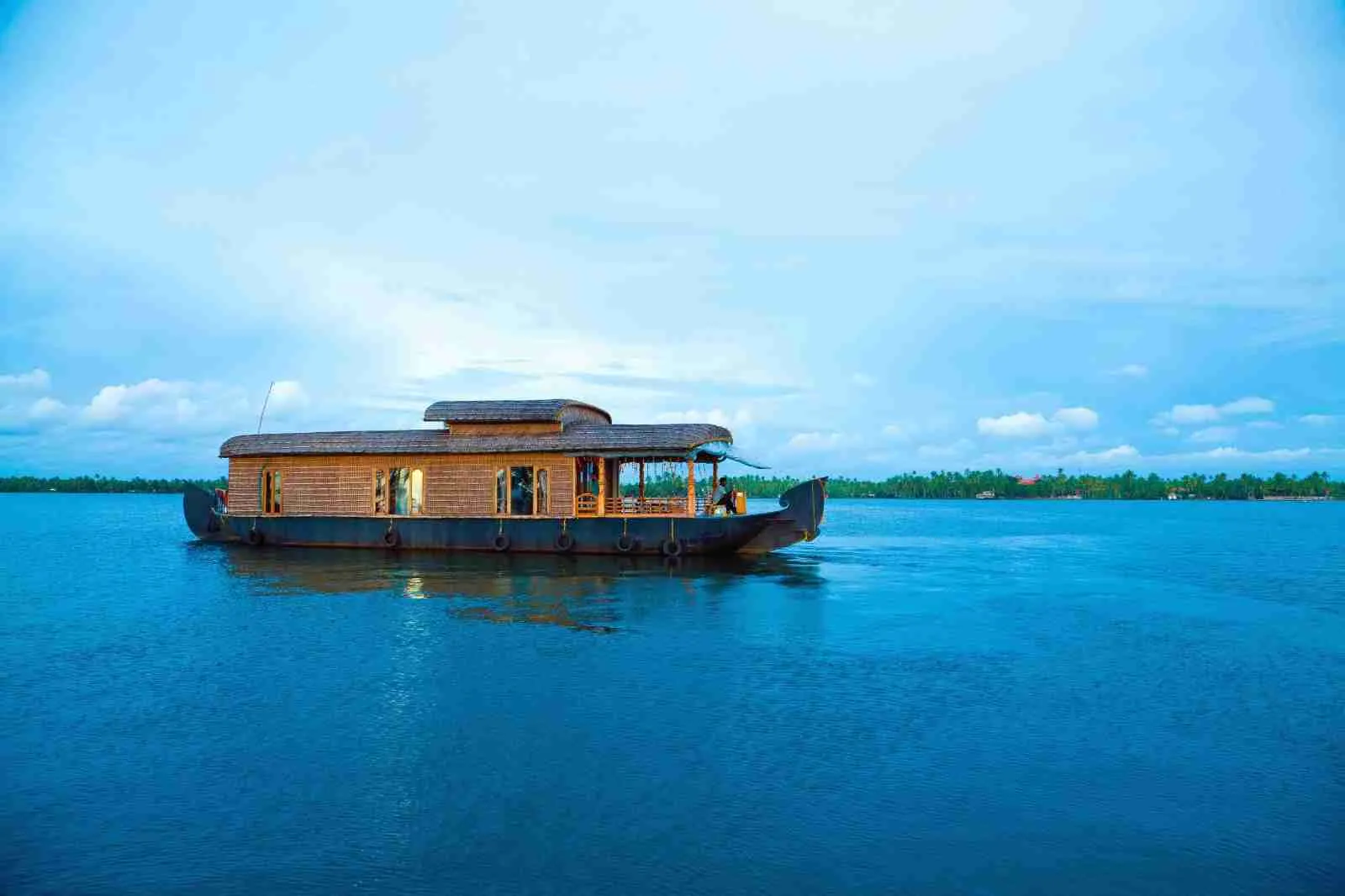 one bedroom deluxe houseboat
