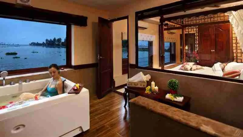 One bedroom luxury houseboat bathroom