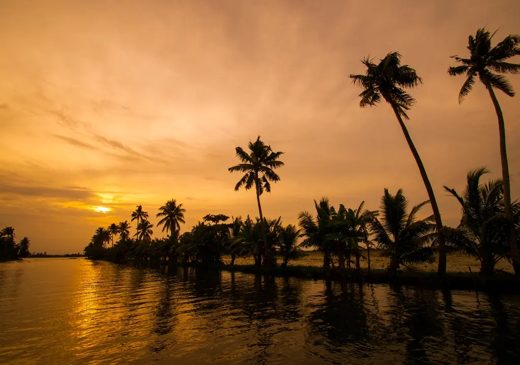 sunset-at-the-backwaters-of-alleppey-kerala